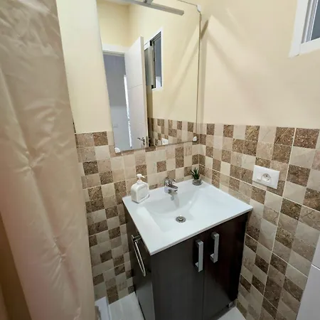 Acapulco Cerca De Cruz Y Del Mar