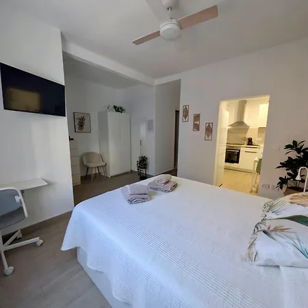 Acapulco Cerca De Cruz Y Del Mar