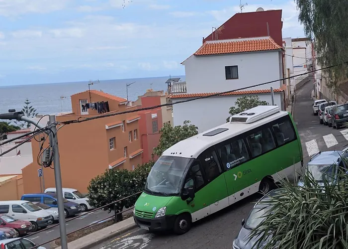 Acapulco Cerca De Cruz Y Del Mar *