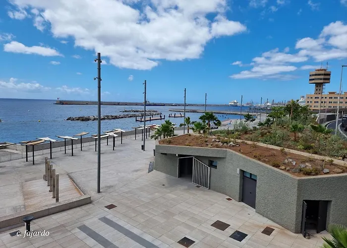 Acapulco Cerca De Cruz Y Del Mar *